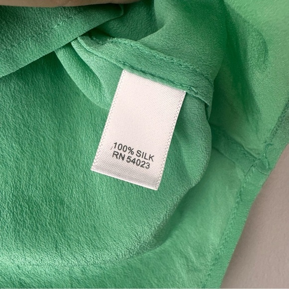 Banana Republic 100% silk green sleeveless snap front button tank blouse Sz 10 - Picture 7 of 9